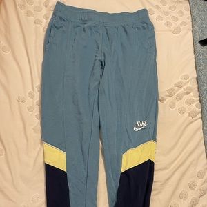 Barely worn Nike joggers
